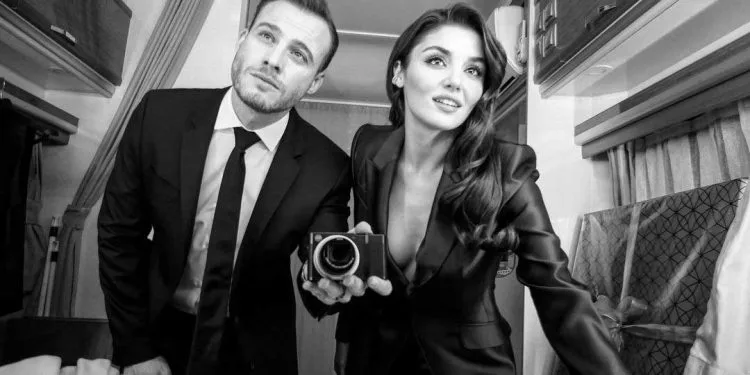 Hande Erçel fue la mujer de la que más se habló en las redes sociales en 2021, ¡y Kerem Bürsin fue el hombre!