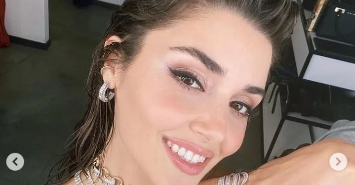 Hande Erçel dio poses muy especiales en Mardin, donde dijo que se sentía como si estuviera en un cuento de hadas!..