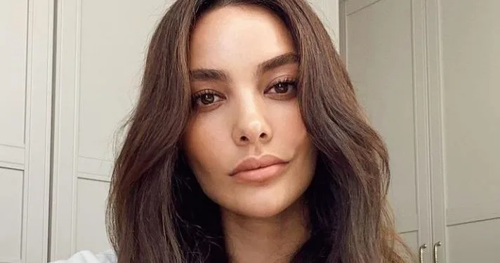 ¡La hermosa actriz Hazal Filiz Küçükköse, quien se prepara para salir frente a la cámara con Nejat İşler, cumplió 34 años!..