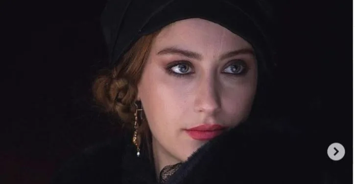 ¡Hazal Kaya, que experimentó la mala suerte en la serie de televisión Misafir en Fox TV, viene a compensarlo con su nueva serie!