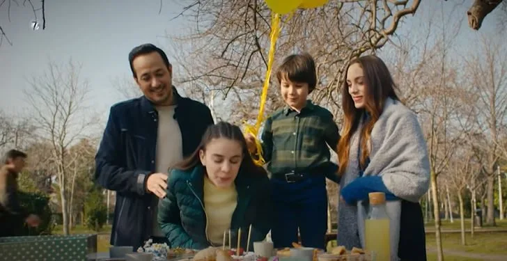 ¡Una lección de masculinidad en Kaderimin Oyunu! ¡Sarp Apak deslumbró al público femenino!