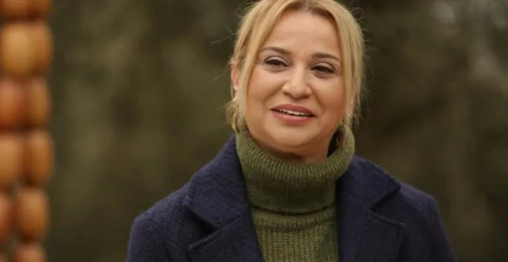 ¡Öznur Ön, el Perihan de la serie de televisión Kalk Gidelim, está de vuelta en los televisores!