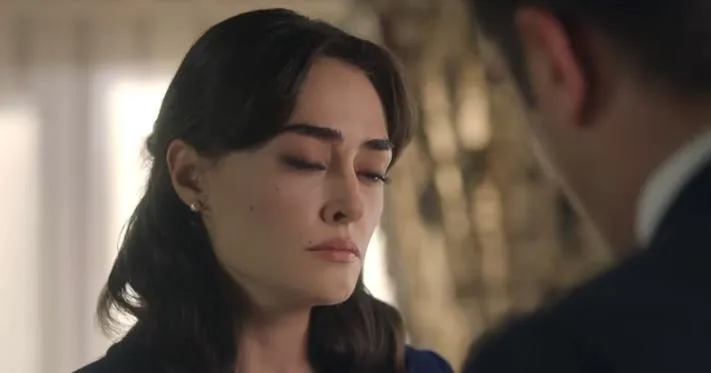 Los hombros de Esra Bilgiç fueron la tarea de resucitar la serie Kanunsuz Topraklar!