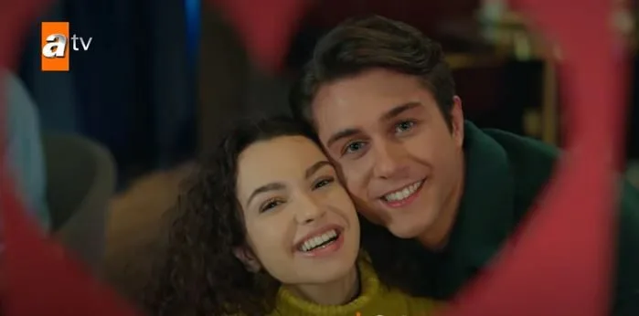 ¡Su Burcu Yazgı Coşkun, que se hizo popular con la serie de televisión Kardeşlerim, ahora ha puesto su mirada en el trono de Hande Erçel!