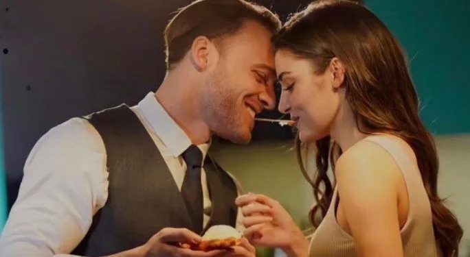 ¡Otro desarrollo sorpresa de Hande Erçel y Kerem Bürsin, asociados con Sen Çal Kapımı!