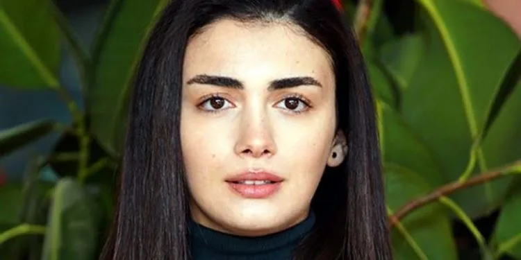 Después de dos series de televisión desafortunadas, Özge Yağız tiene una nueva oportunidad en su carrera