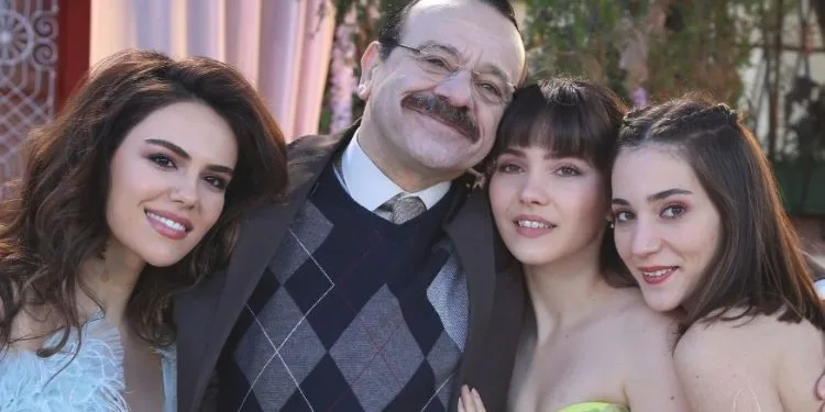 ¡Reha Özcan eligió Üç Kız Kardeş entre 3 proyectos y tomó la decisión correcta!