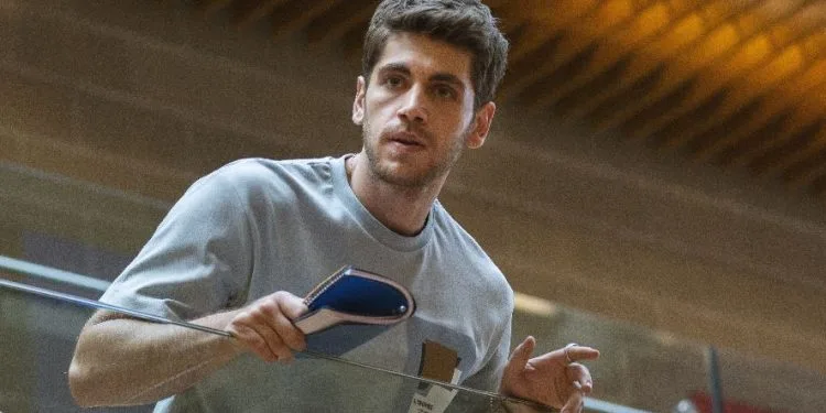 ¡La suerte está de nuevo con Emre Bey y volvió a conseguir un papel en una buena serie!