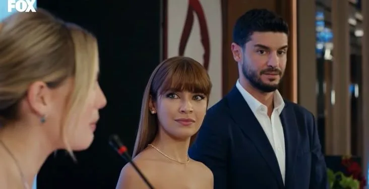 Mientras Eda Ece camina sobre Biran Damla Yılmaz, ¡los fanáticos se emocionan!