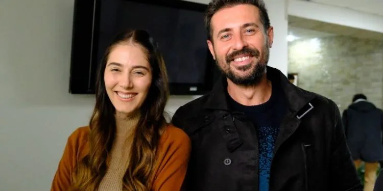Serkan Kuru y Zümre Meğreli se convirtieron en una pareja de series de televisión muy hermosa, ¡nace un nuevo amor en la historia de Gönül Dağı!