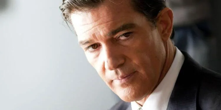 ¡El mundialmente famoso actor Antonio Banderas compartió su foto con Kerem Bürsin en las redes sociales!