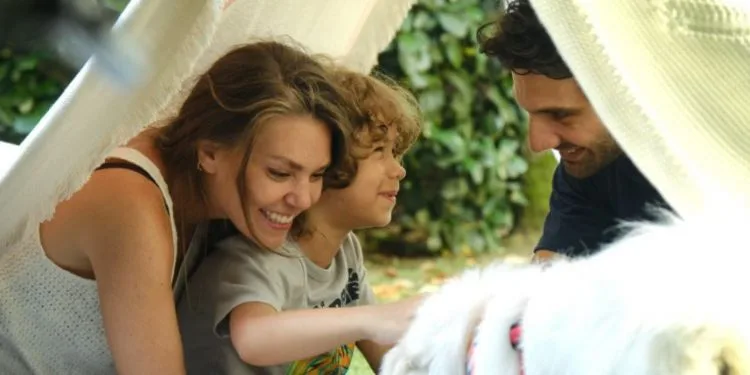 ¡La película Sen Yaşamaya Bak de Kaan Urgancıoğlu y Aslı Enver fue objeto de críticas!