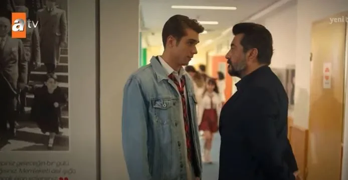 Celil Nalçakan y Onur Seyit Yaran se llevan muy bien en el plató de la serie de televisión Kardeşlerim