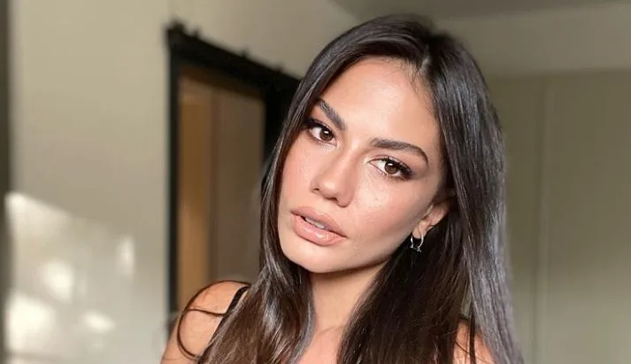 Demet Özdemir, candidata principal femenina para un proyecto de serie de televisión inolvidable