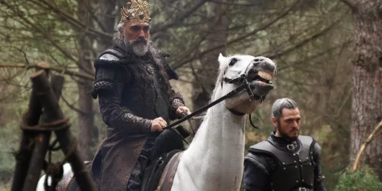 ¡Palabras de elogio de Selim Bayraktar para sus compañeros de reparto en la serie Destan!