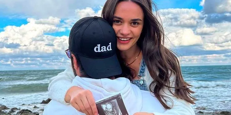 ¡La pose actualizada del vientre vino de la actriz Hande Soral, embarazada de siete meses!