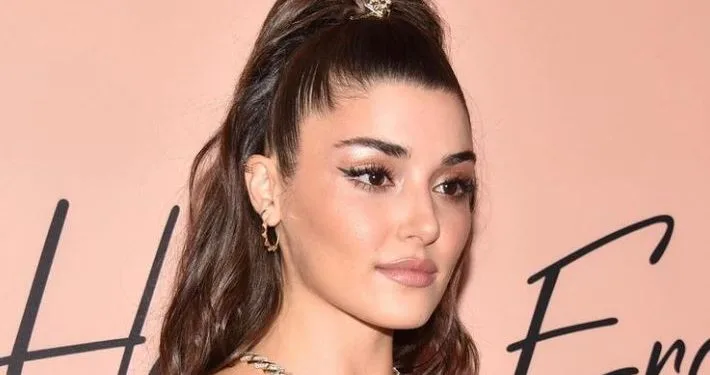 ¡Es una estrella mundial! ¡El número de seguidores de Hande Erçel en Instagram ha alcanzado los 27 millones!