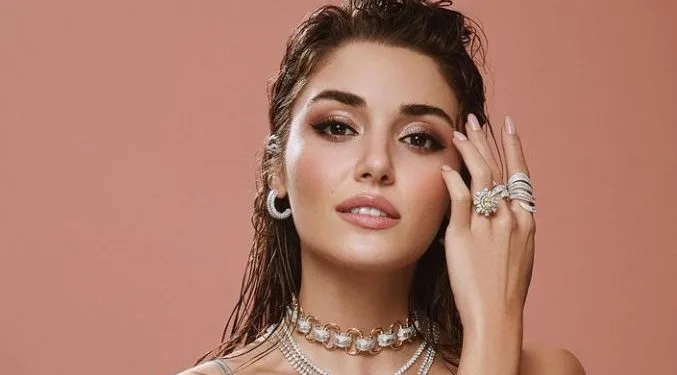 ¡La cantidad de seguidores de Hande Erçel en Instagram es asombrosa!