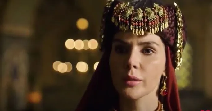 Hatice Şendil fue muy criticada, ¡pero ahora ha encontrado el papel que estaba buscando!