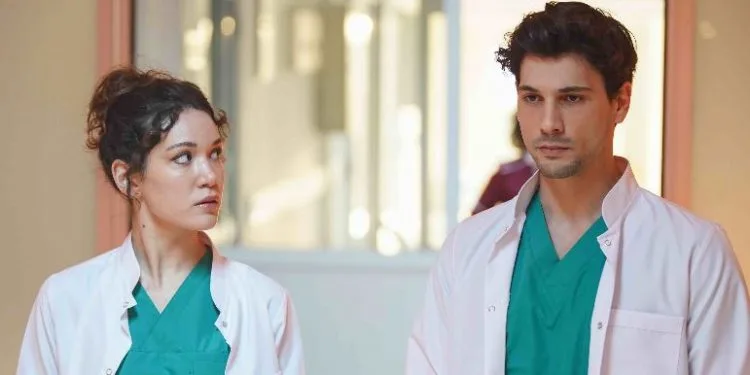 ¡Hazal Subaşı y Deniz Can Aktaş serán el evento! ¡Aquí está nuestra nueva serie pareja Ömer y Leyla!