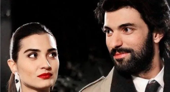 ¡Engin Akyürek y Tuba Büyüküstün son fanáticos de la locura de la serie Black Money Love!