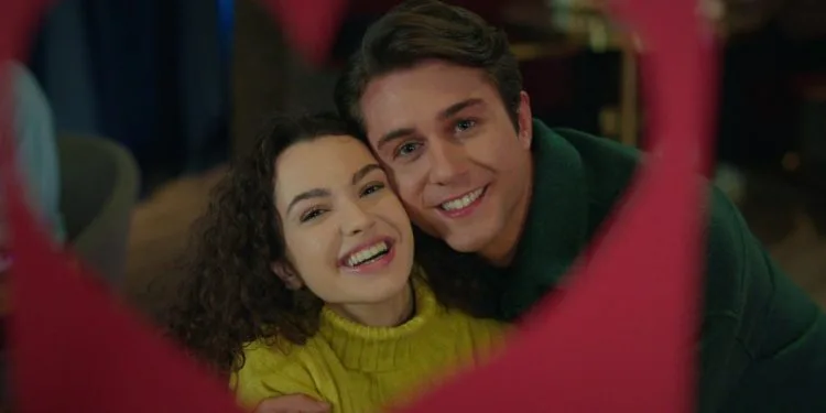 Onur Seyit Yaran y Su Burcu Yazgı Coşkun trajeron un gran éxito a la serie de televisión Kardeşlerim