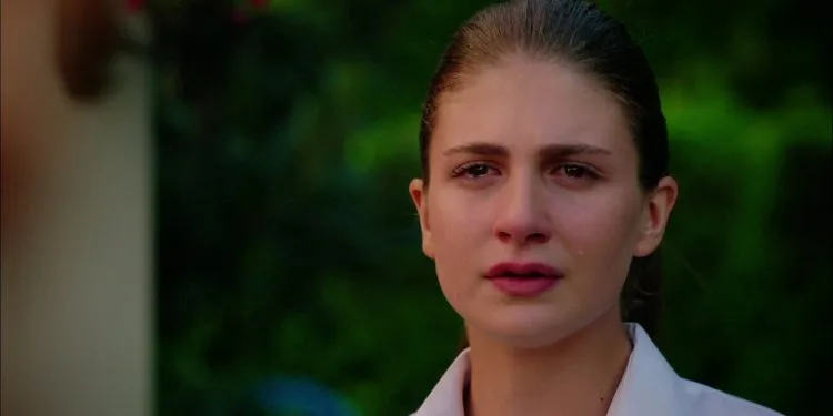 ¡Brillando con Kırgın Çiçekler, Naz Çağla Irmak está de regreso con otra serie de ATV!