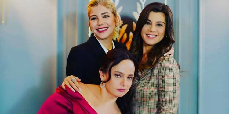 ¡Selen Uçer regresa a las pantallas con la serie Kara Tahta que todos esperan con ansias!