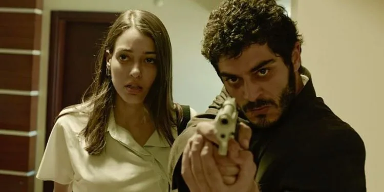 ¡Las imágenes de Burak Deniz y Dilan Çiçek Deniz en su nueva película son muy bonitas!