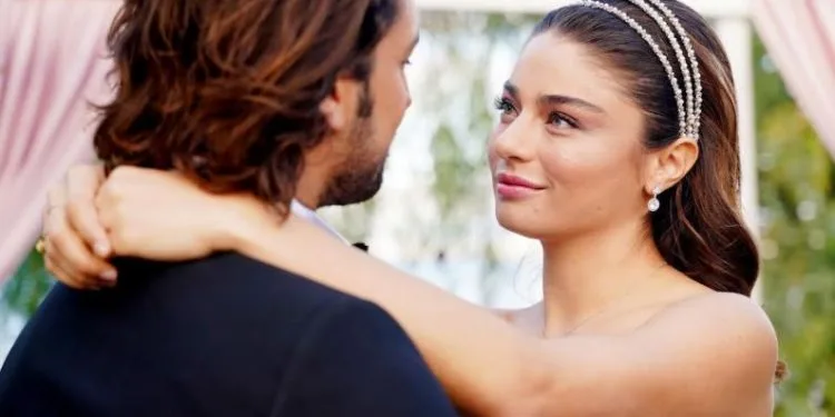 ¡El dúo de Alp Navruz y Ayça Ayşin Turan encanta a sus fans!