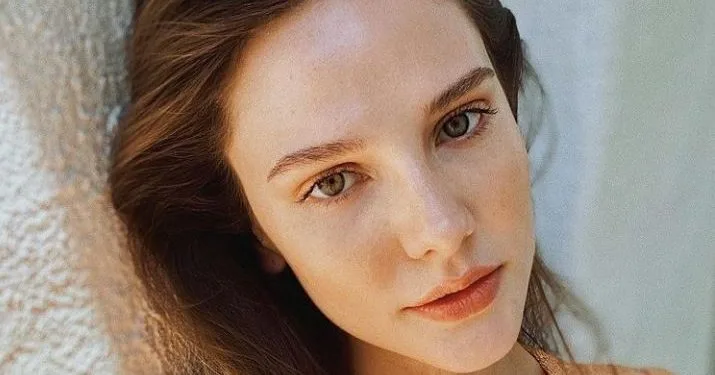 ¡Los fanáticos esperan con entusiasmo el nuevo proyecto de Alina Boz!