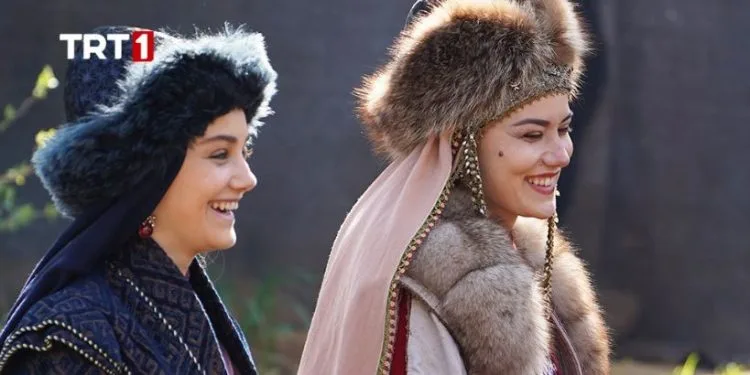 ¡Hay alguien que estará feliz por la separación de Akça, interpretada por Fahriye Evcen en la serie Alparslan!