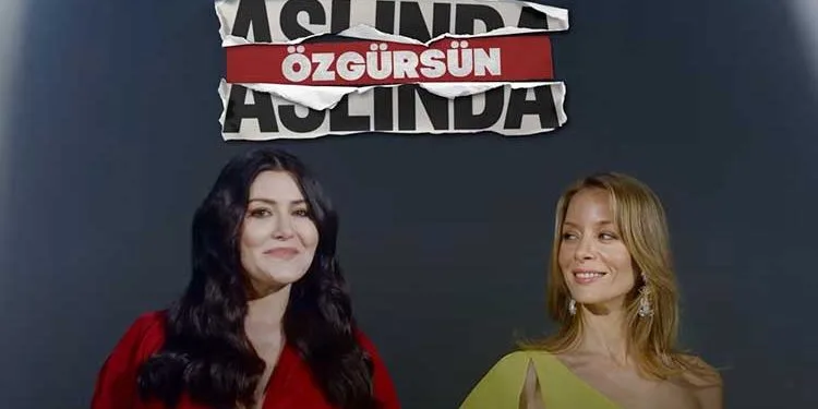 ¡La primera promoción provino de Aslında Özgürsün, que reunió a Bade İşil y Deniz Çakır!