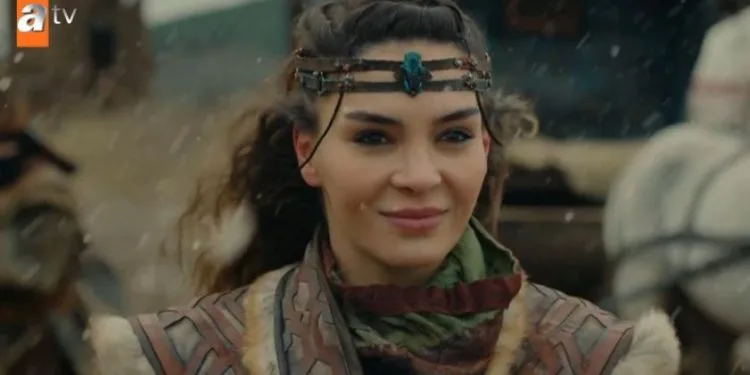 ¡Incluso sus compañeros de equipo estaban molestos por esas escenas en las que Ebru Şahin filmaba descalza durante días!