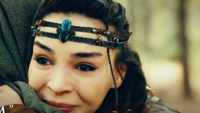 ¡Ebru Şahin, quien se reunió con el equipo de la serie Hercai, se está preparando para la boda doble!
