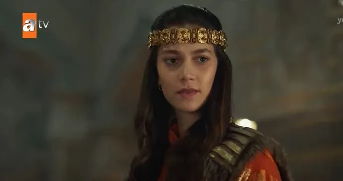 ¡Ecem Sena Bayır brilla en la serie Destan!
