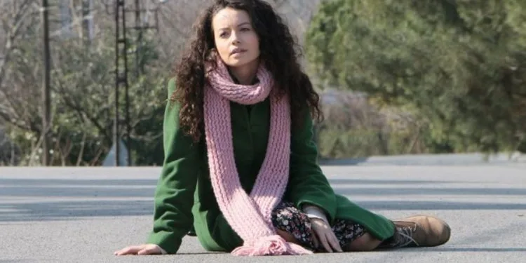 ¡Una nueva serie sorpresa de Gizem Arıkan, que brilla con la serie Yaralı Kuşlar!