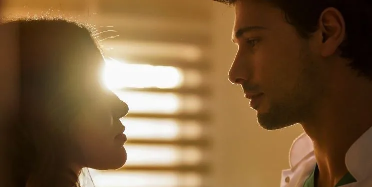 ¡Hazal Subaşı y Deniz Can Aktaş robaron los corazones de la audiencia en la serie de televisión Kasaba Doktoru!