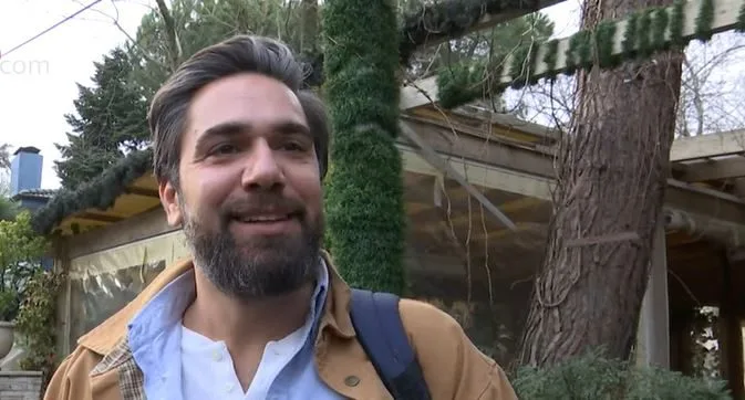 ¿Quién convenció a Kadir Doğulu para interpretar el papel principal en la serie de televisión Gecenin Ucunda?