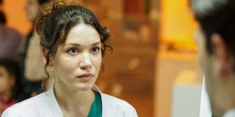 ¡Qué acertada fue la elección de Hazal Subaşı para la serie Kasaba Doktoru!