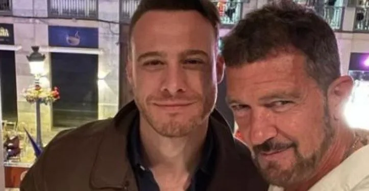 Kerem Bürsin dio buenas noticias, con Antonio Banderas, las sorpresas vienen una tras otra, ¡incluido el proyecto!