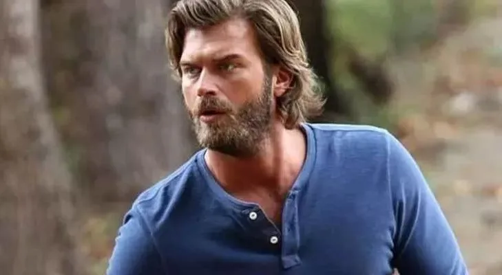 ¡El hijo de Kıvanç Tatlıtuğ, Kurt Efe, se parece a su padre!