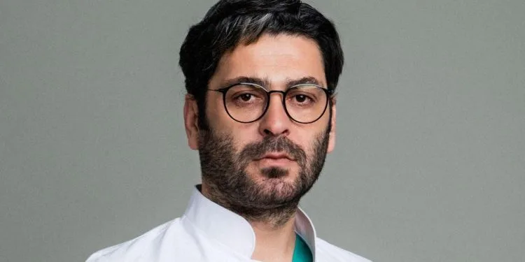 Ozan Akbaba experimentó un gran cambio para su nueva serie