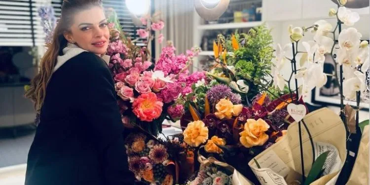 Pelin Karahan, quien renovó su imagen al perder 10 kilos, ¡abrió nuevos caminos en su vida!
