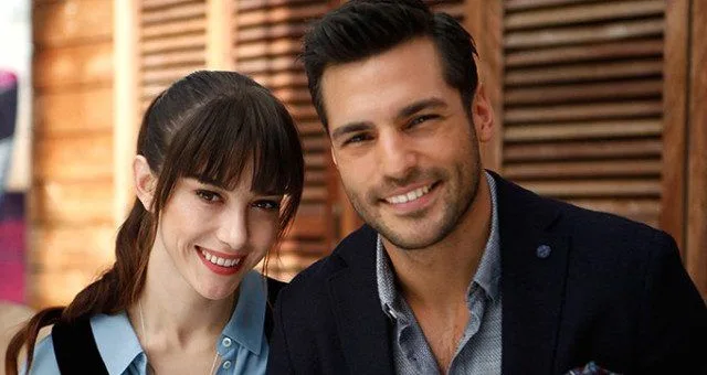 ¡El enigma de la fecha de la boda de Özge Gürel y Serkan Çayoğlu!