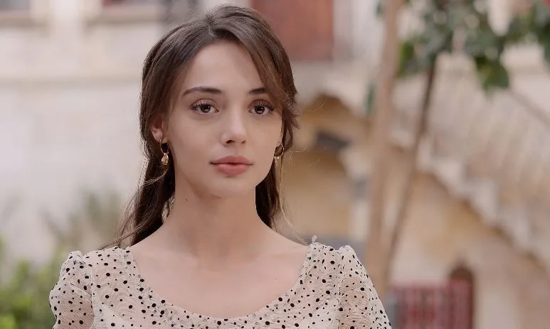 Al despedirse de Alparslan, Rabia Soytürk tomó el papel principal que se merecía con la nueva serie de verano.