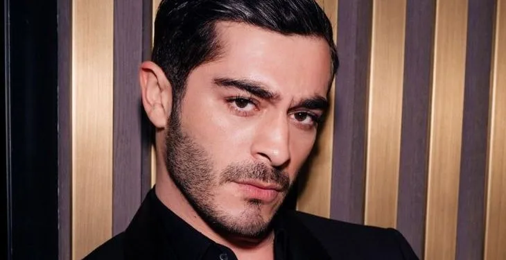 ¿Puedes echar un vistazo a la foto de la infancia de Burak Deniz?