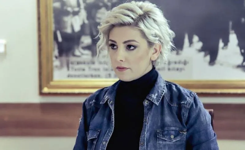 ¡El ex compañero de Kaan Urgancıoğlu, Burcu Binici, se convirtió en fanático de la serie Yargı!