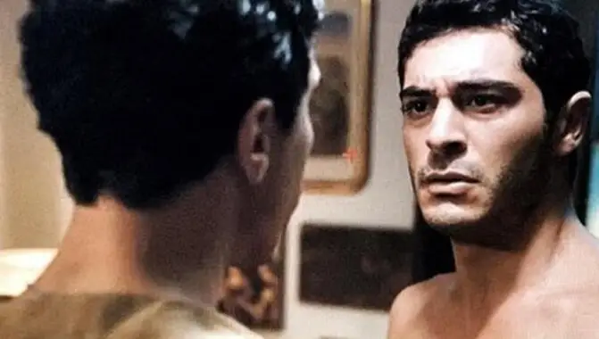 ¡La serie Cahil Periler, protagonizada por Serra Yılmaz y Burak Deniz, conoce a la audiencia estadounidense!