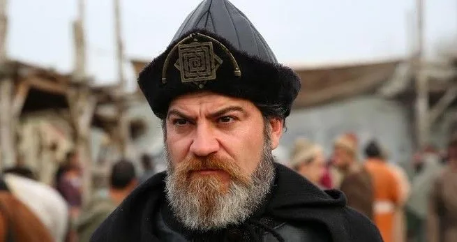 Después de la serie Muhteşem Yüzyıl, Diriliş Ertuğrul, la serie Alparslan es una gran oportunidad para Burak Demir.